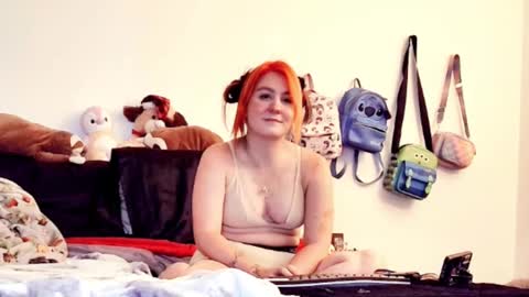 Snapshot of hellienadesroser chatting on September 2025 03:34:01 AM HellienaDesroser online show from September 2025 03:34:01 AM