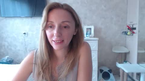 Snapshot of hellokittykaty chatting on October 2025 07:19:01 AM Victory online show from October 2025 07:19:01 AM