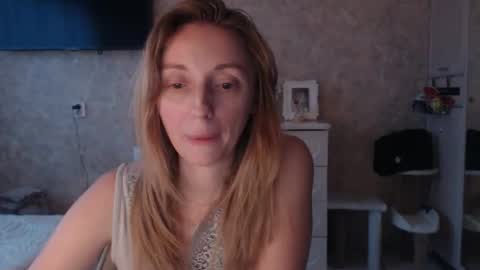 Snapshot of hellokittykaty chatting on November 2025 06:34:01 AM Victory online show from November 2025 06:34:01 AM