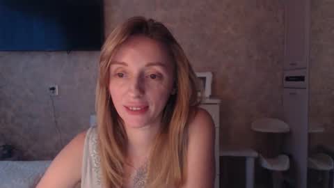 Snapshot of hellokittykaty chatting on November 2025 06:37:01 AM Victory online show from November 2025 06:37:01 AM