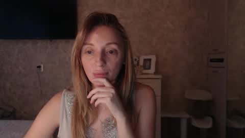 Snapshot of hellokittykaty chatting on November 2025 06:16:02 AM Victory online show from November 2025 06:16:02 AM