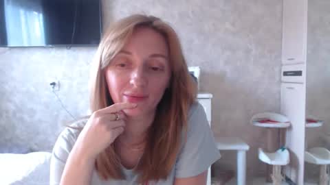 Snapshot of hellokittykaty chatting on April 2026 06:14:02 AM Victory online show from April 2026 06:14:02 AM