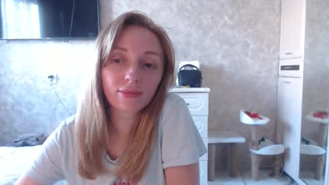 Snapshot of hellokittykaty chatting on May 2026 06:19:02 AM Victory online show from May 2026 06:19:02 AM