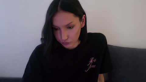 Snapshot of hencamx chatting on November 2025 03:31:01 AM Eva online show from November 2025 03:31:01 AM