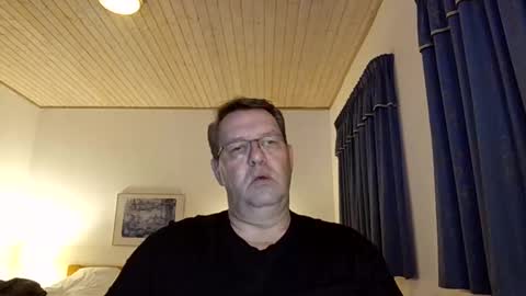 Snapshot of henrikrp1971 chatting on December 2024 11:03:01 PM henrikrp1971 online show from December 2024 11:03:01 PM