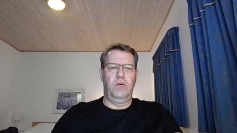 Snapshot of henrikrp1971 chatting on December 2024 12:33:02 AM henrikrp1971 online show from December 2024 12:33:02 AM