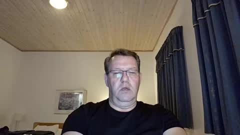 Snapshot of henrikrp1971 chatting on December 2024 01:32:01 AM henrikrp1971 online show from December 2024 01:32:01 AM
