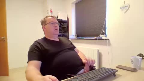 Snapshot of henrikrp1971 chatting on December 2024 12:12:02 PM henrikrp1971 online show from December 2024 12:12:02 PM