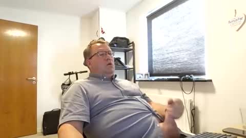 Snapshot of henrikrp1971 chatting on October 2025 02:46:02 PM henrikrp1971 online show from October 2025 02:46:02 PM