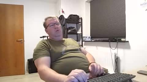 Snapshot of henrikrp1971 chatting on October 2025 05:48:02 PM henrikrp1971 online show from October 2025 05:48:02 PM