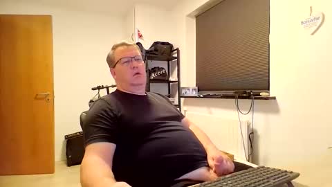 Snapshot of henrikrp1971 chatting on October 2025 07:58:01 PM henrikrp1971 online show from October 2025 07:58:01 PM