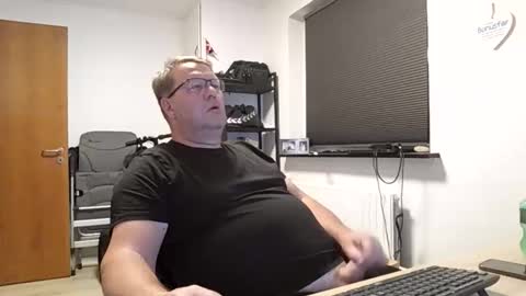 Snapshot of henrikrp1971 chatting on November 2025 08:14:01 PM henrikrp1971 online show from November 2025 08:14:01 PM