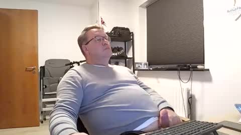 Snapshot of henrikrp1971 chatting on November 2025 07:35:02 PM henrikrp1971 online show from November 2025 07:35:02 PM