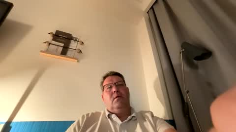 henrikrp1971 online show from April 2026 11:02:01 PM