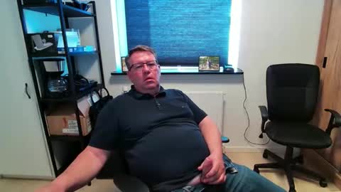 henrikrp1971 online show from April 2026 01:28:01 PM