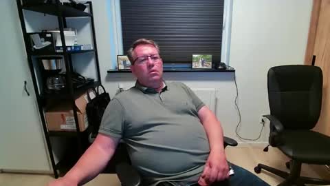 henrikrp1971 online show from May 2026 06:25:01 PM