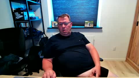 Snapshot of henrikrp1971 chatting on June 2026 08:30:02 AM henrikrp1971 online show from June 2026 08:30:02 AM