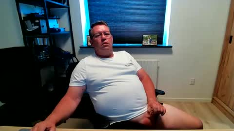 Snapshot of henrikrp1971 chatting on June 2026 12:27:02 PM henrikrp1971 online show from June 2026 12:27:02 PM