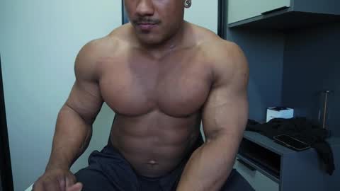 Henri online show from October 2025 09:03:01 PM