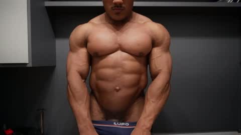 Snapshot of henrimusclee chatting on April 2026 09:52:01 PM Henri online show from April 2026 09:52:01 PM