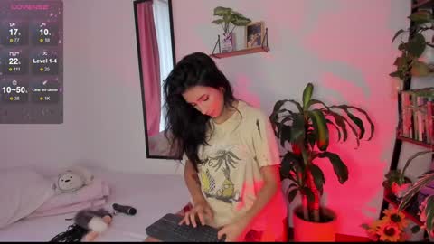 Snapshot of hera_069 chatting on December 2024 10:32:02 PM Hello I am Valentina independent Colombian model I love sensuality and pleasure welcome online show from December 2024 10:32:02 PM