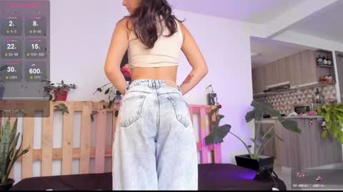 Snapshot of hera_069 chatting on December 2024 05:43:01 PM Hello I am Valentina independent Colombian model I love sensuality and pleasure welcome online show from December 2024 05:43:01 PM