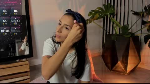 Snapshot of hera_069 chatting on December 2024 12:07:02 AM Hello I am Valentina independent Colombian model I love sensuality and pleasure welcome online show from December 2024 12:07:02 AM