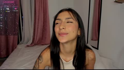 Snapshot of hera_069 chatting on January 2025 12:24:01 AM Hello I am Valentina independent Colombian model I love sensuality and pleasure welcome online show from January 2025 12:24:01 AM