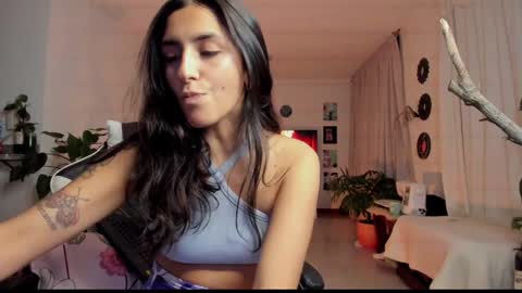 Snapshot of hera_069 chatting on January 2025 02:25:01 AM Hello I am Valentina independent Colombian model I love sensuality and pleasure welcome online show from January 2025 02:25:01 AM