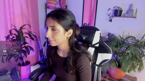 Snapshot of hera_069 chatting on February 2025 10:31:01 PM Hello I am Valentina independent Colombian model I love sensuality and pleasure welcome online show from February 2025 10:31:01 PM