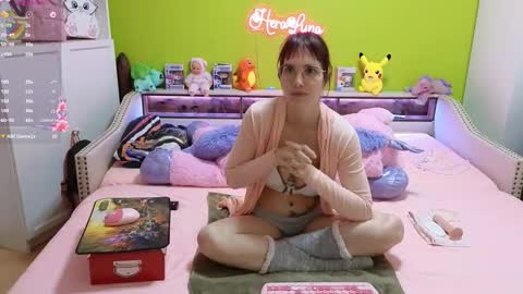 Snapshot of heraluna_ chatting on October 2025 09:37:01 PM HeraLuna online show from October 2025 09:37:01 PM