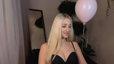 Snapshot of here_wego_again_ chatting on February 2026 06:19:02 AM Elise online show from February 2026 06:19:02 AM