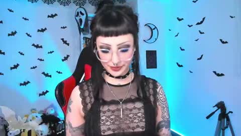 Snapshot of herinfernalmajesty chatting on February 2025 01:11:02 AM Marie online show from February 2025 01:11:02 AM