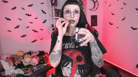 Snapshot of herinfernalmajesty chatting on November 2025 05:28:02 AM Marie online show from November 2025 05:28:02 AM