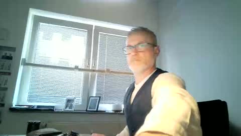 Snapshot of hering76 chatting on June 2026 06:05:02 AM hering76 online show from June 2026 06:05:02 AM