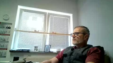 Snapshot of hering76 chatting on June 2026 01:00:02 PM hering76 online show from June 2026 01:00:02 PM