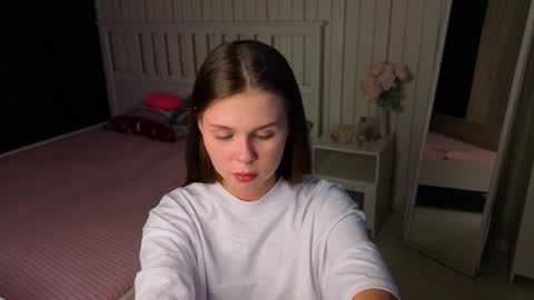 Nicole online show from March 2026 07:35:01 PM