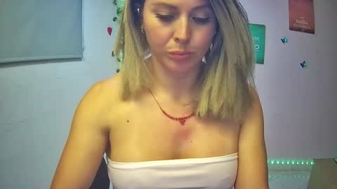 Hestesiaxx online show from November 2025 02:09:01 AM