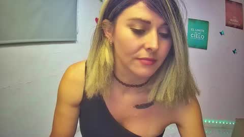 Hestesiaxx online show from November 2025 01:44:01 AM