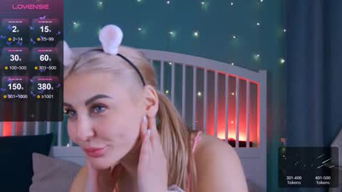 Snapshot of hey_cassie chatting on November 2025 04:09:01 PM hey_cassie online show from November 2025 04:09:01 PM