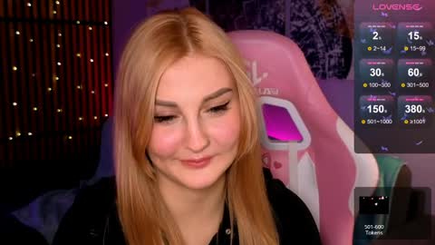 Snapshot of hey_cassie chatting on April 2026 03:06:01 PM hey_cassie online show from April 2026 03:06:01 PM