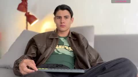 Snapshot of hey_cesard chatting on June 2026 05:37:01 PM hey_cesard online show from June 2026 05:37:01 PM