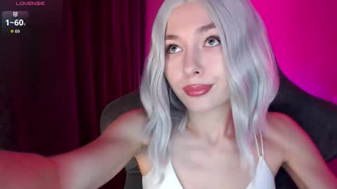 Snapshot of hey_nora_ chatting on February 2026 01:07:02 PM Nora online show from February 2026 01:07:02 PM