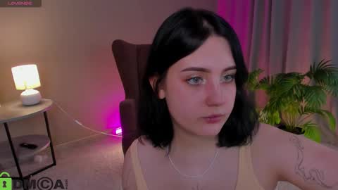 Snapshot of hey_tessa chatting on November 2025 11:21:02 AM Tessa online show from November 2025 11:21:02 AM