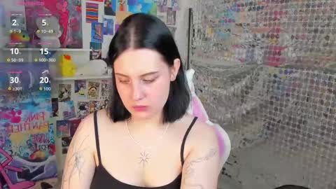 Snapshot of hey_tessa chatting on November 2025 11:10:02 AM Tessa online show from November 2025 11:10:02 AM