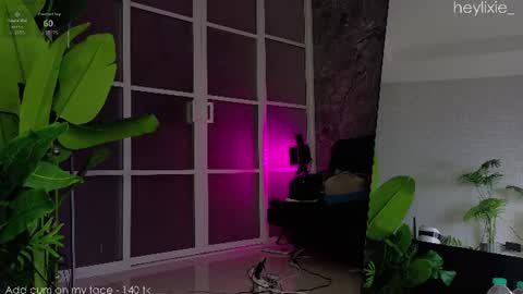 Snapshot of heylixie_ chatting on June 2026 12:03:01 PM Li online show from June 2026 12:03:01 PM
