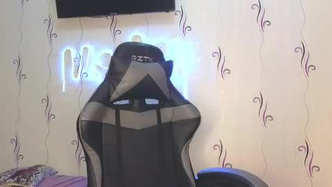Snapshot of heyy_baddie chatting on May 2026 01:56:01 AM Heyy baddie online show from May 2026 01:56:01 AM