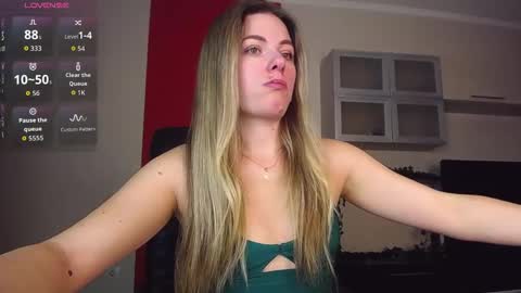 Lina online show from December 2025 07:57:02 AM