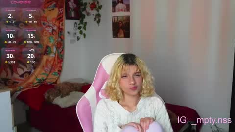 Snapshot of hi_scarlett chatting on September 2025 06:43:02 PM hi_scarlett online show from September 2025 06:43:02 PM