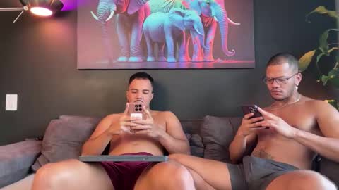 Snapshot of highlatin_guys chatting on November 2025 09:37:02 PM Terry and E online show from November 2025 09:37:02 PM